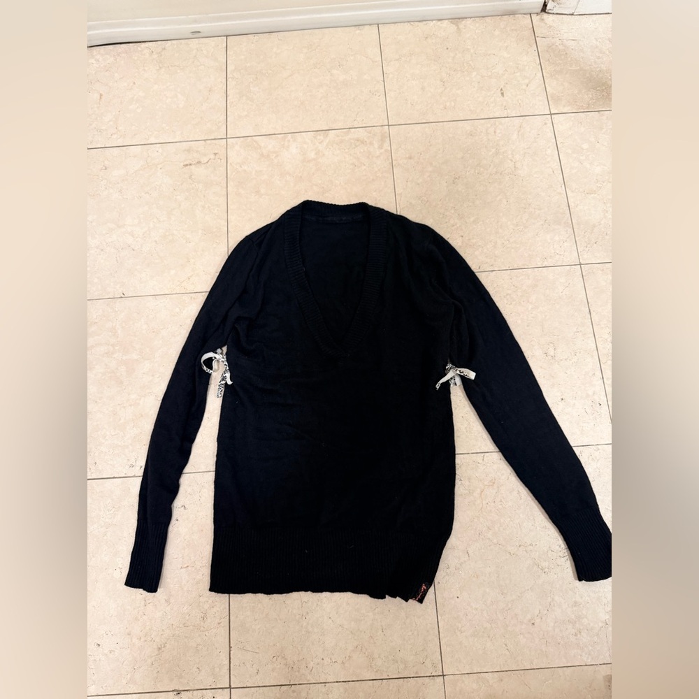 lululemon athletica Midnight V-Neck Sweater - Vintage Cashmere - Picture 2 of 11